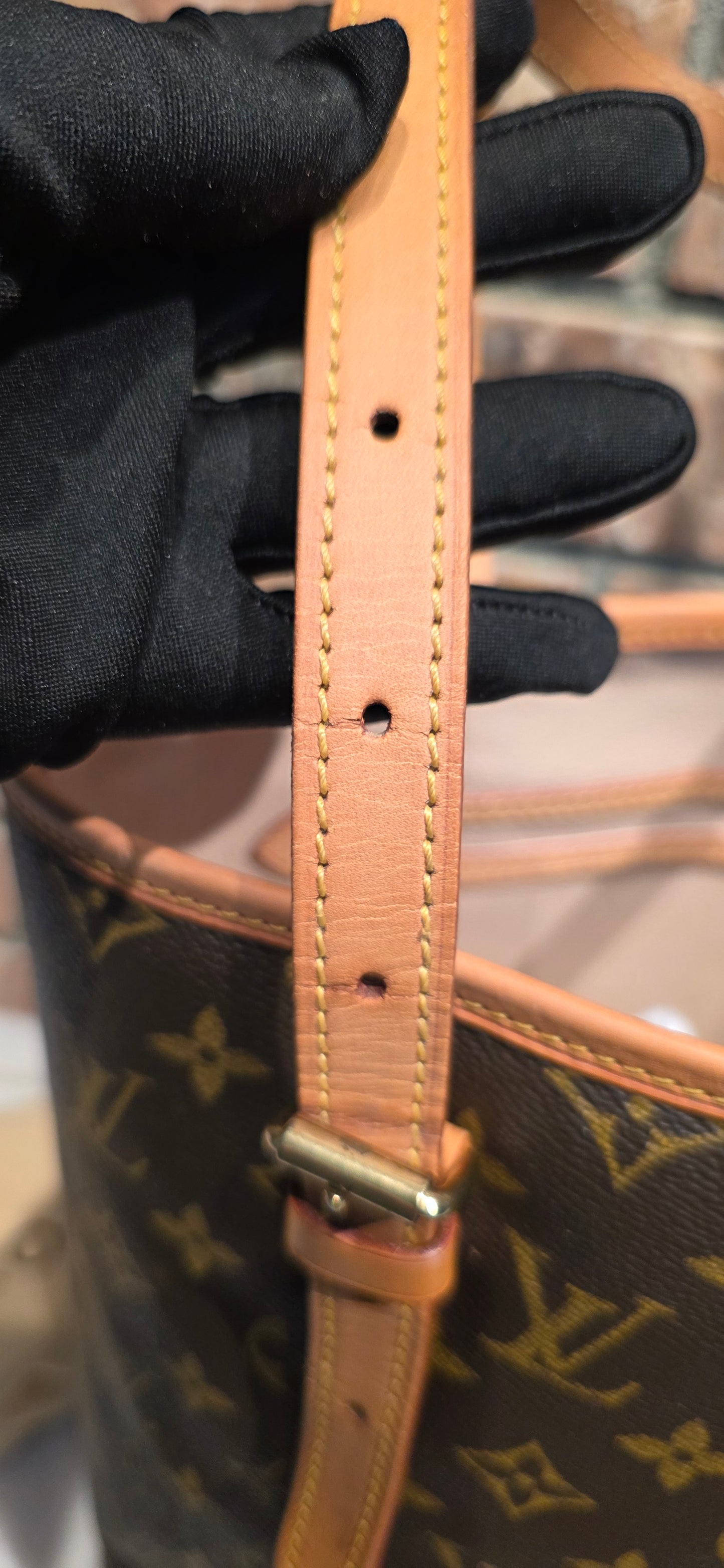 Authentic Louis Vuitton Bucket GM with Pouch