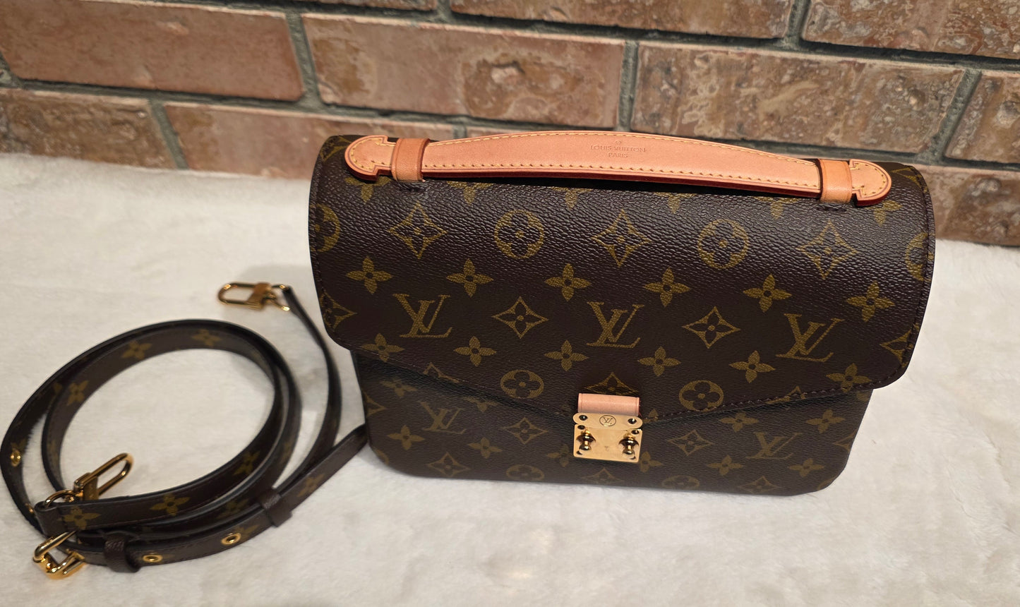 Authentic Louis Vuitton Pochette Metis Monogram