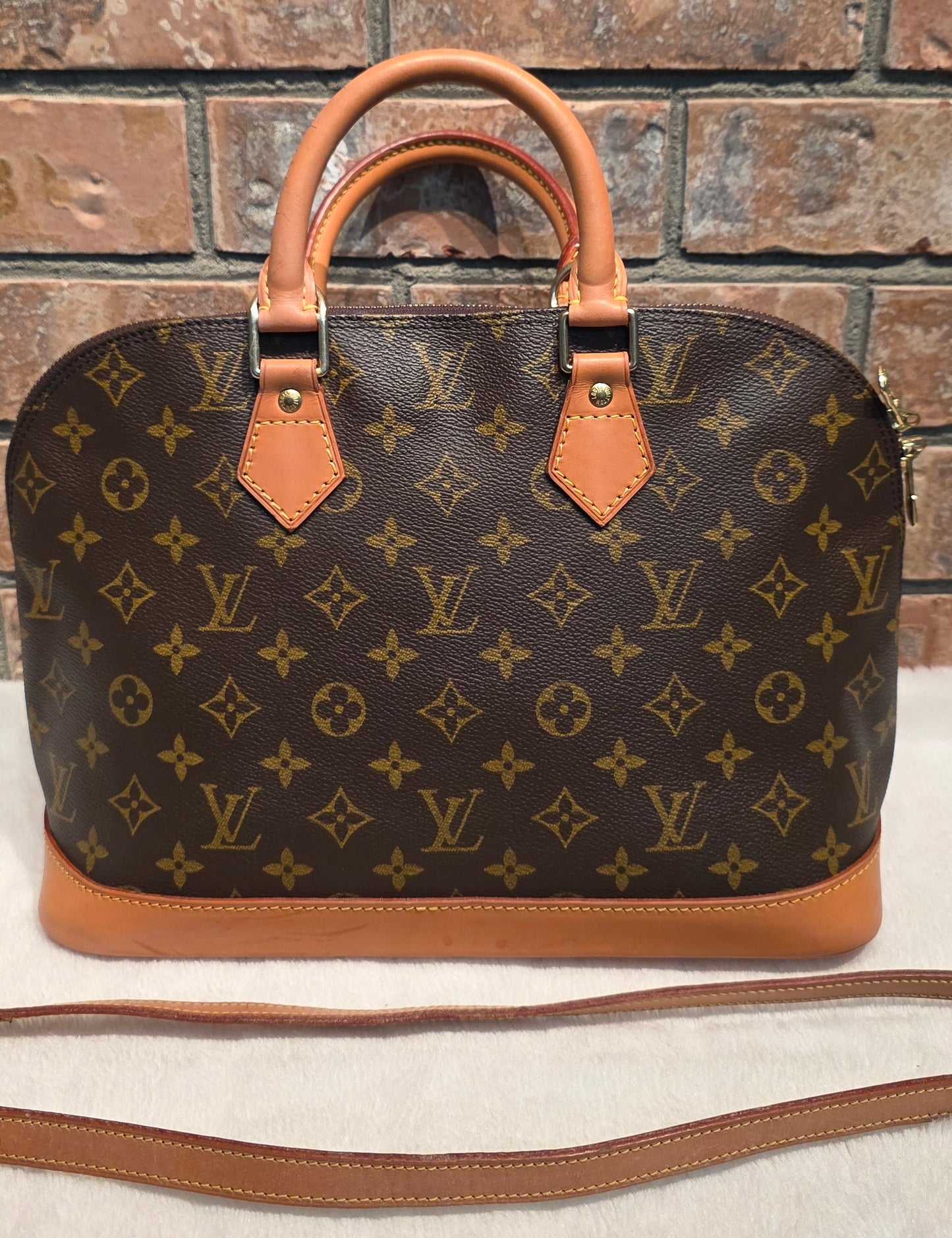 Authentic Louis Vuitton Alma PM Monogram (With Strap)