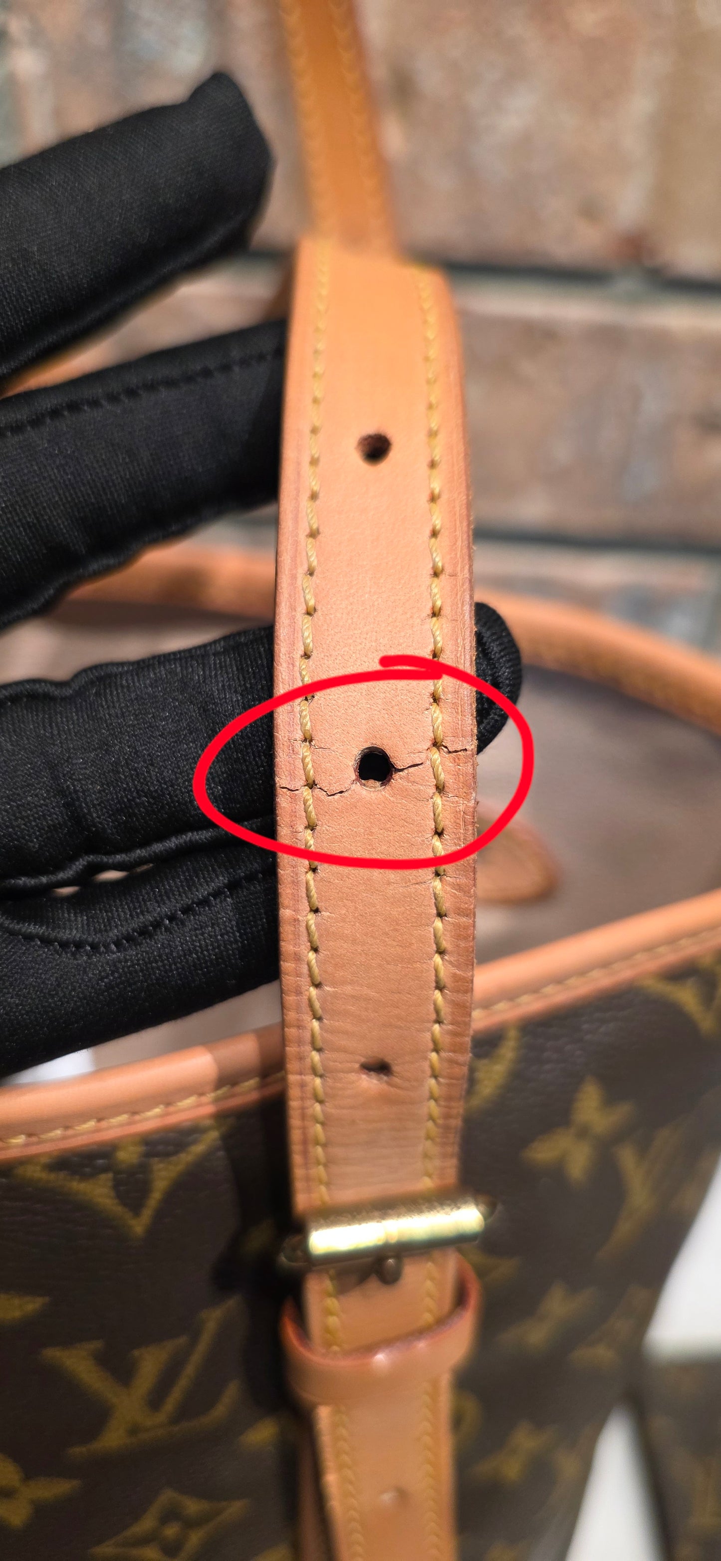 Authentic Louis Vuitton Bucket GM with Pouch