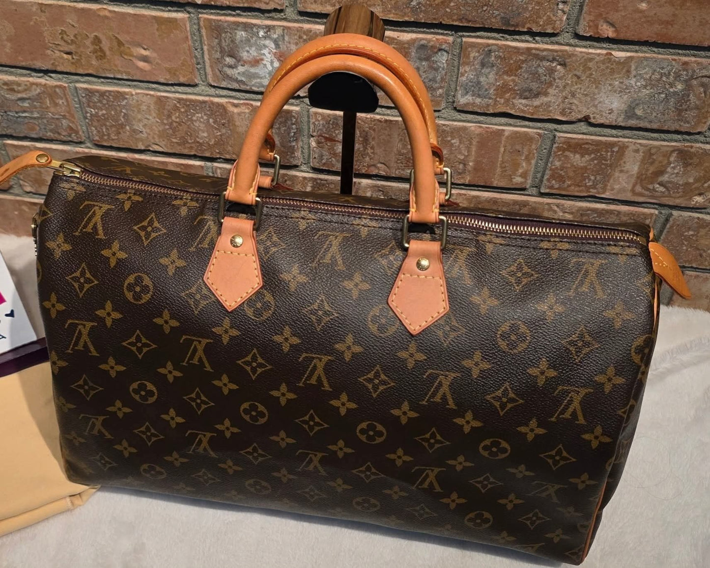 Authentic Louis Vuitton Speedy 40 Monogram