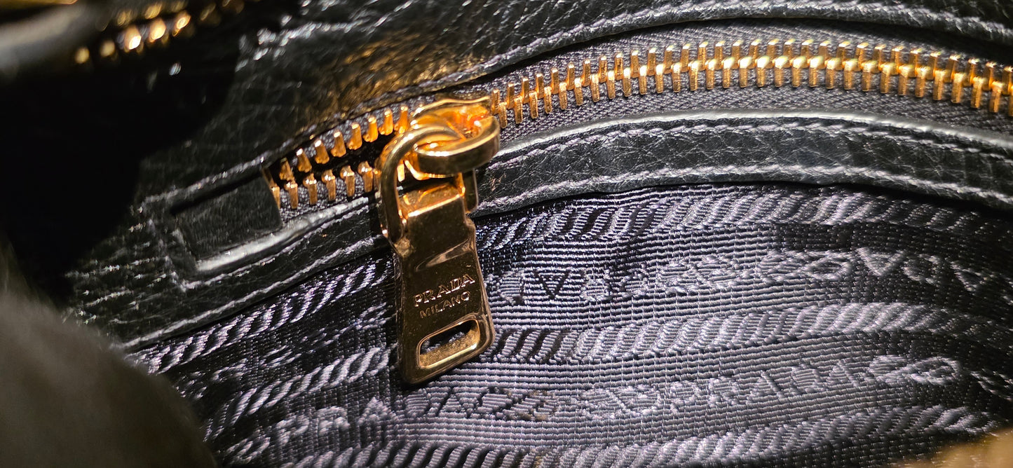 Authentic Prada Bandoliera Vitello Phenix Crossbody Bag