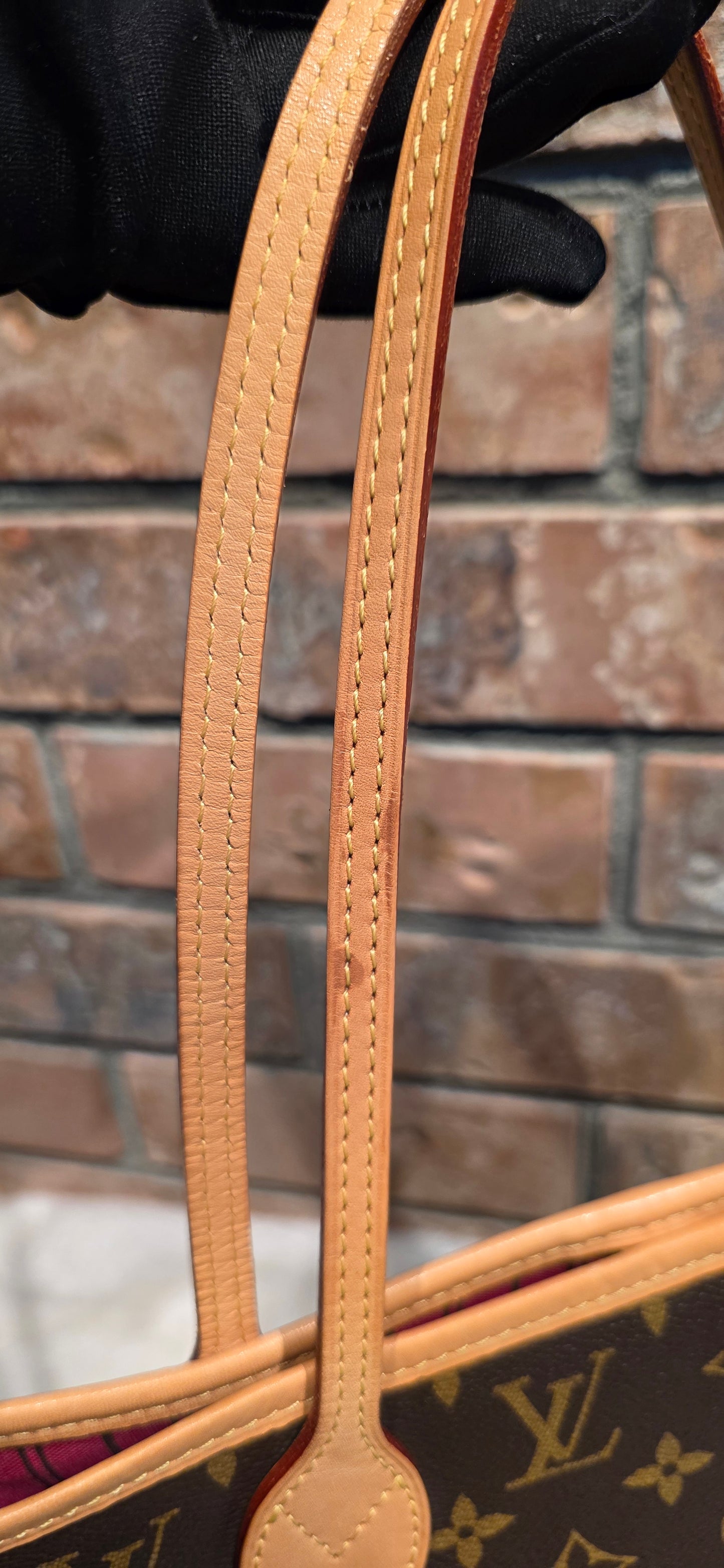 Authentic Louis Vuitton Neverfull MM (Pivoine Interior)