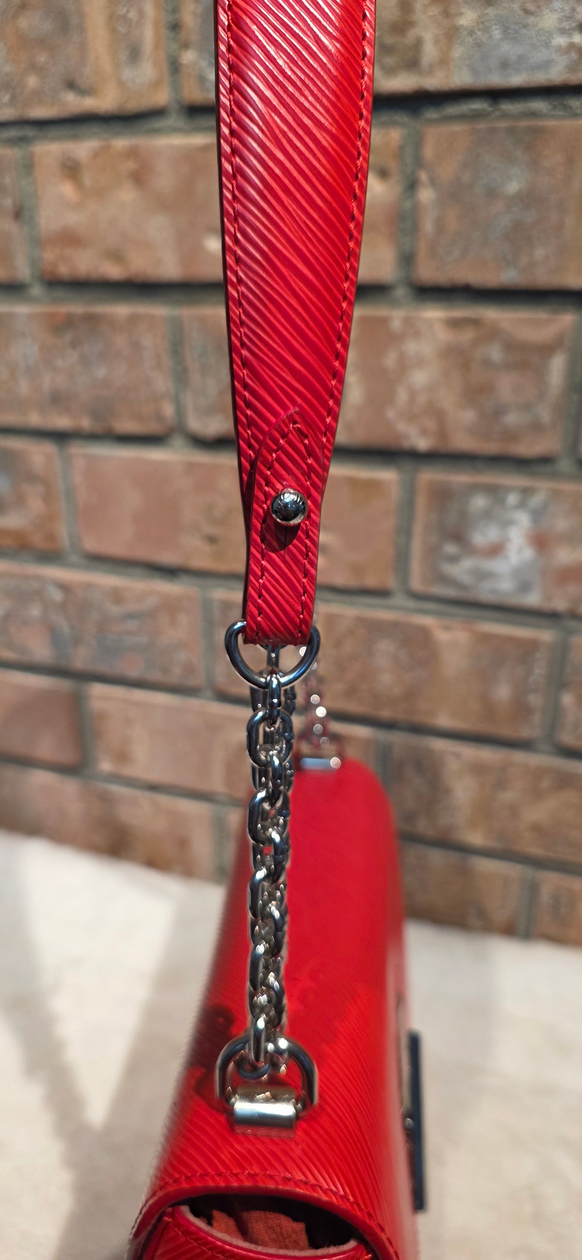 Authentic Louis Vuitton Twist MM Epi Leather in Red
