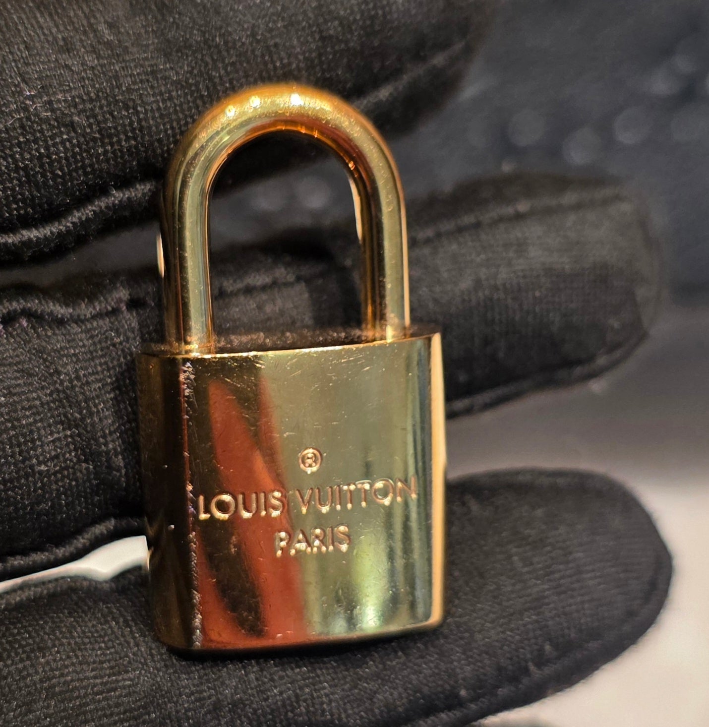 Authentic Louis Vuitton Neo Alma BB Empreinte Noir