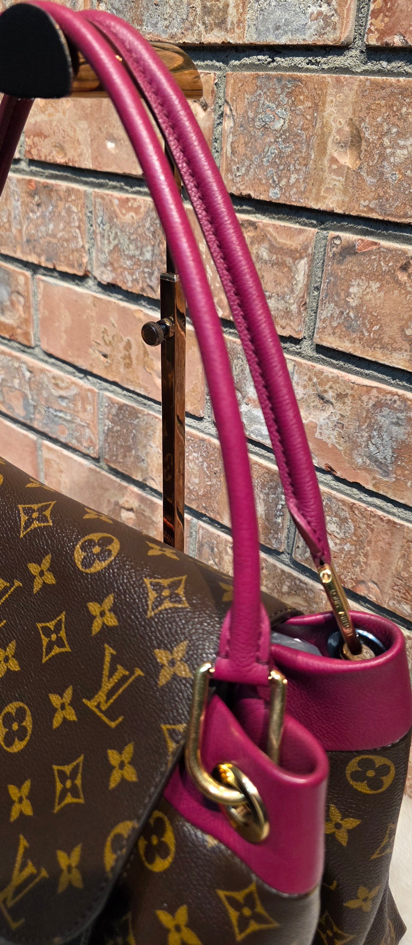 Authentic Louis Vuitton Olympe in Aurore
