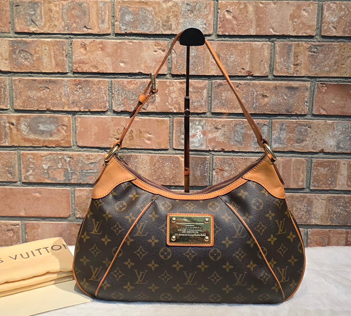 Authentic Louis Vuitton Thames GM Monogram