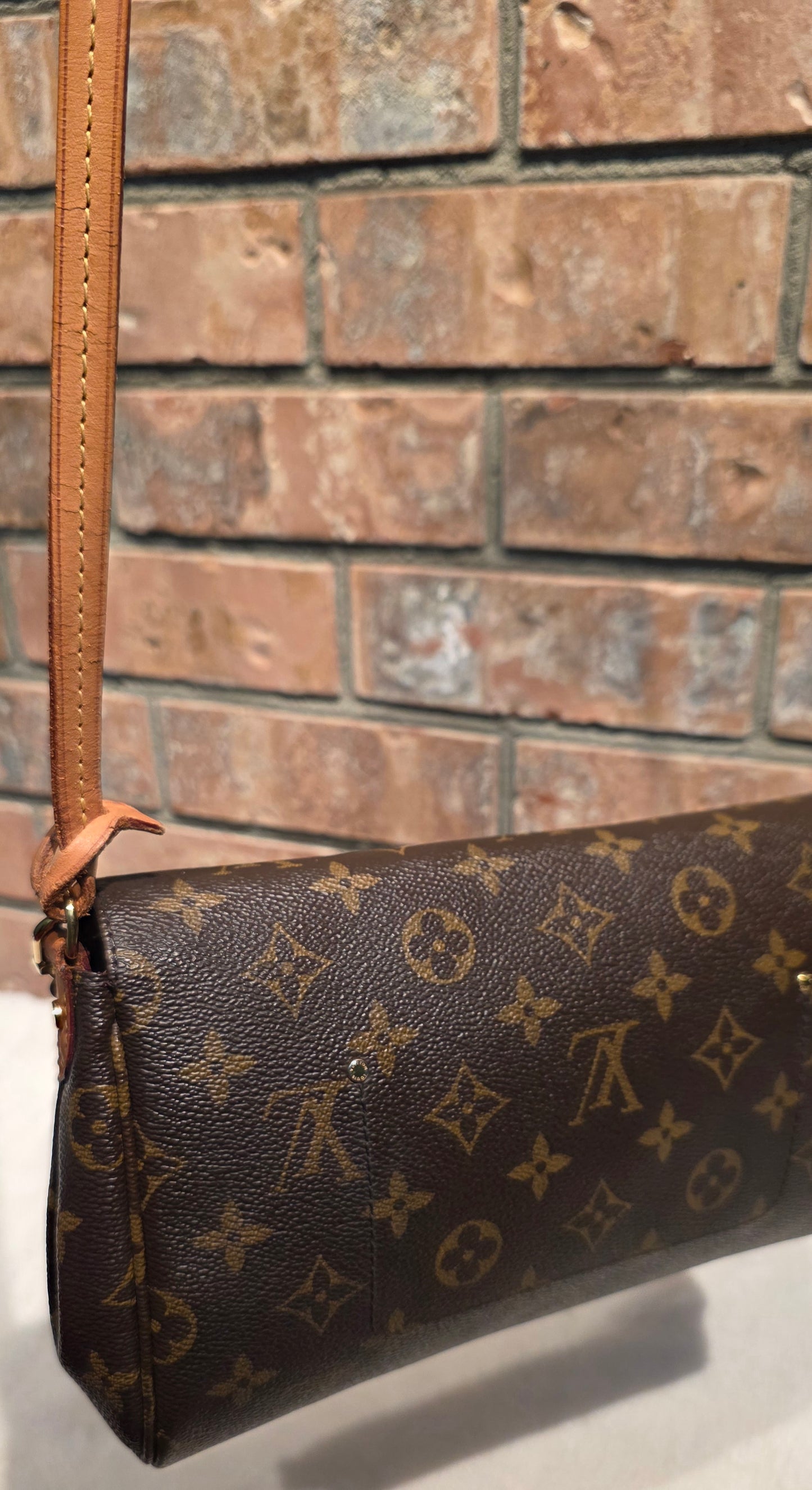 Authentic Louis Vuitton Favorite MM Monogram