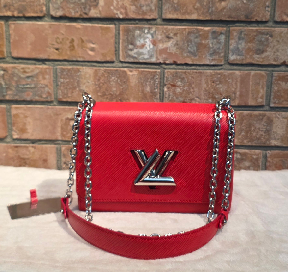 Authentic Louis Vuitton Twist MM Epi Leather in Red