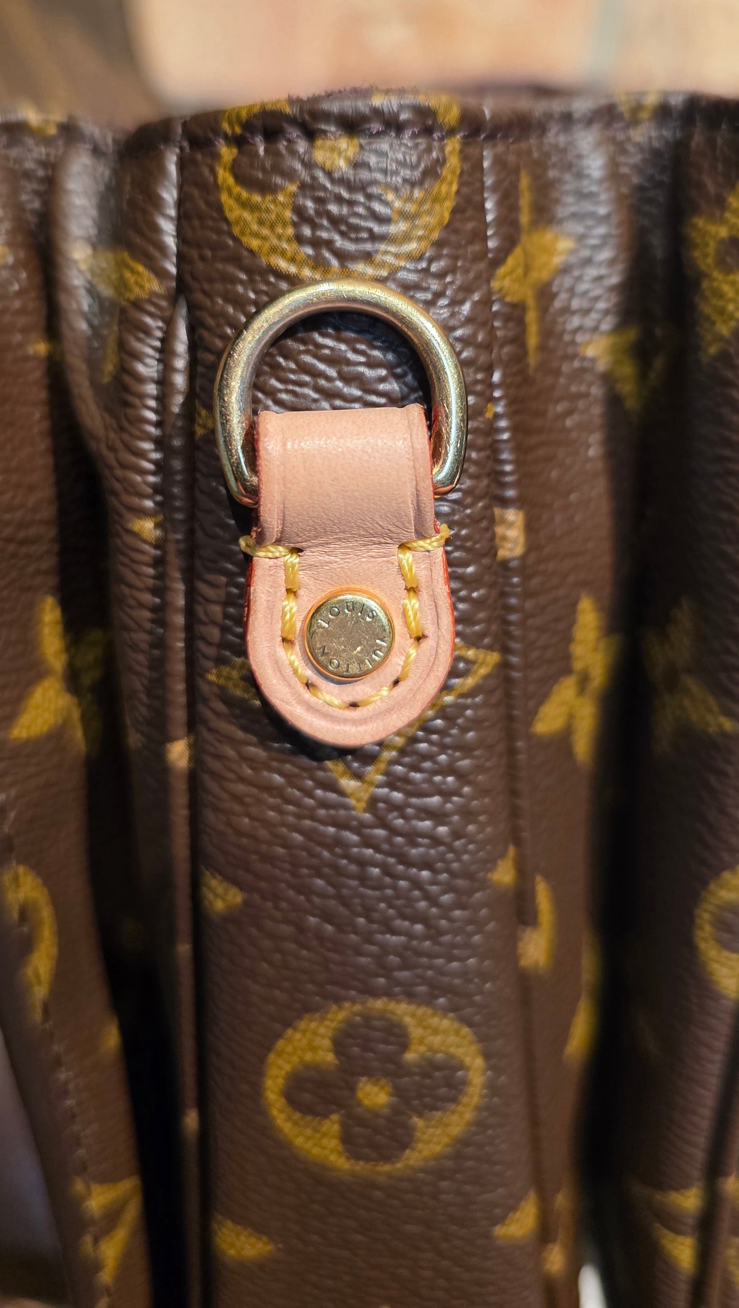 Authentic Louis Vuitton Pochette Metis Monogram