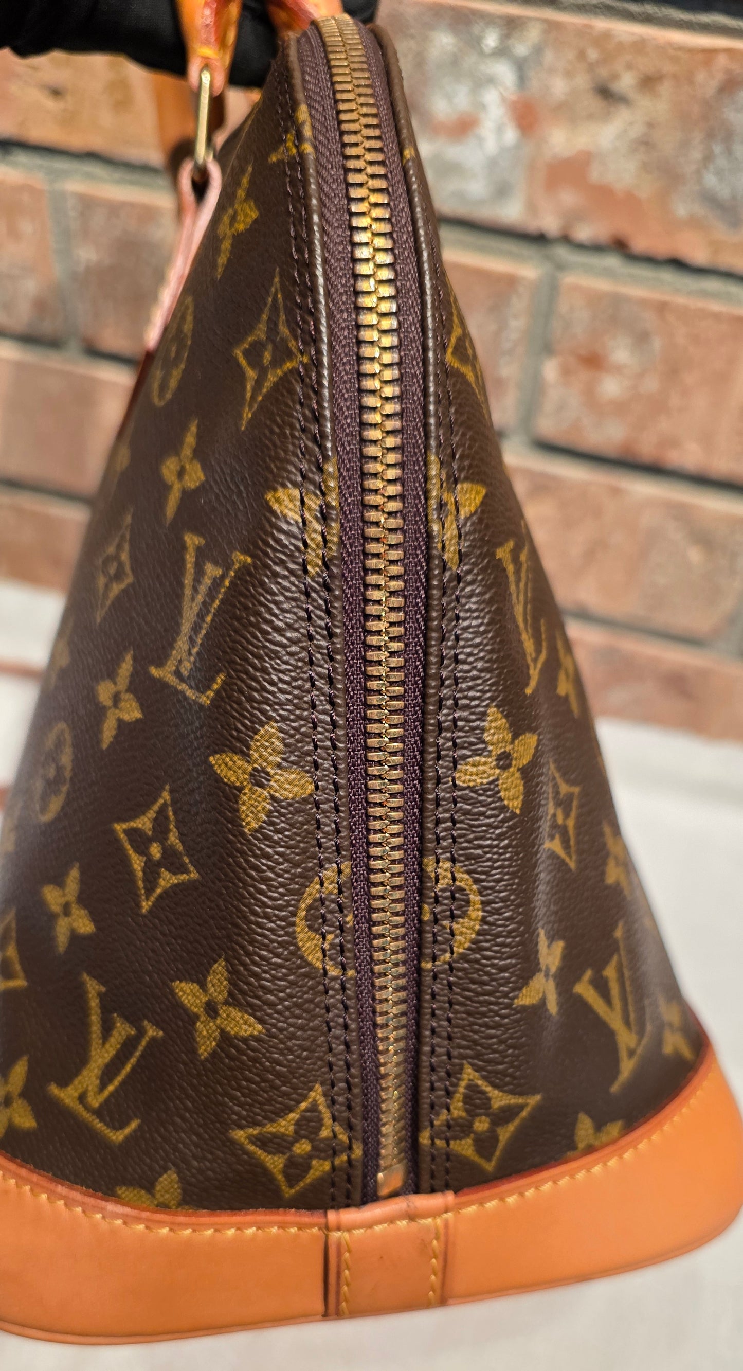 Authentic Louis Vuitton Alma PM Monogram (With Strap)