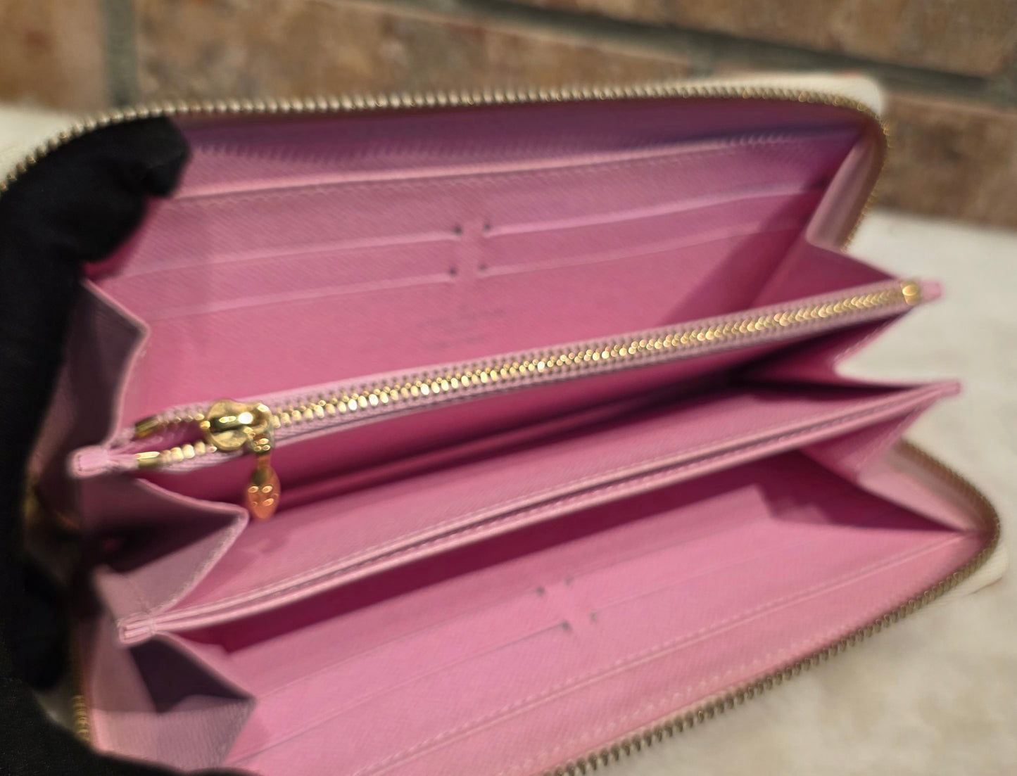 Authentic Louis Vuitton Multicolor White Zippy Wallet