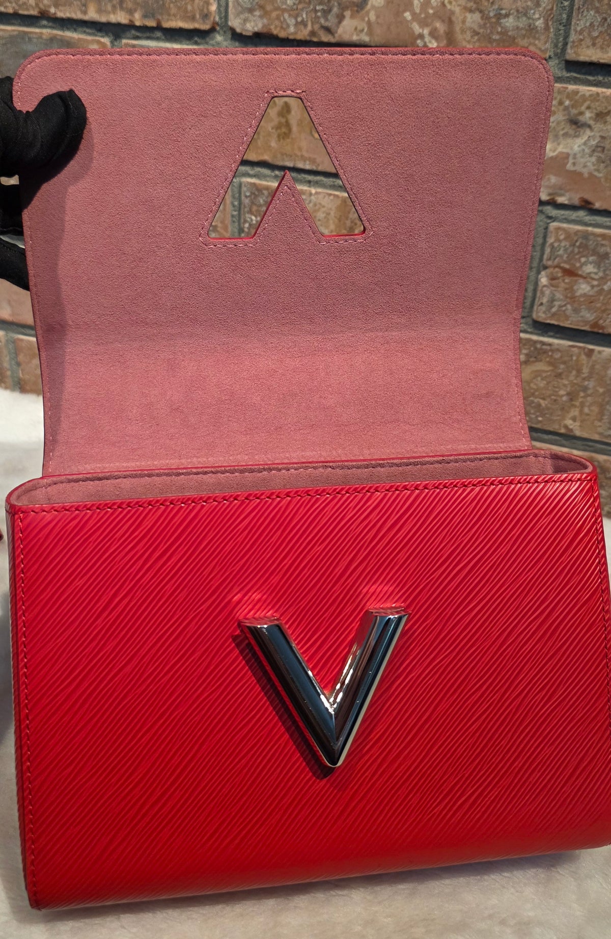 Authentic Louis Vuitton Twist MM Epi Leather in Red