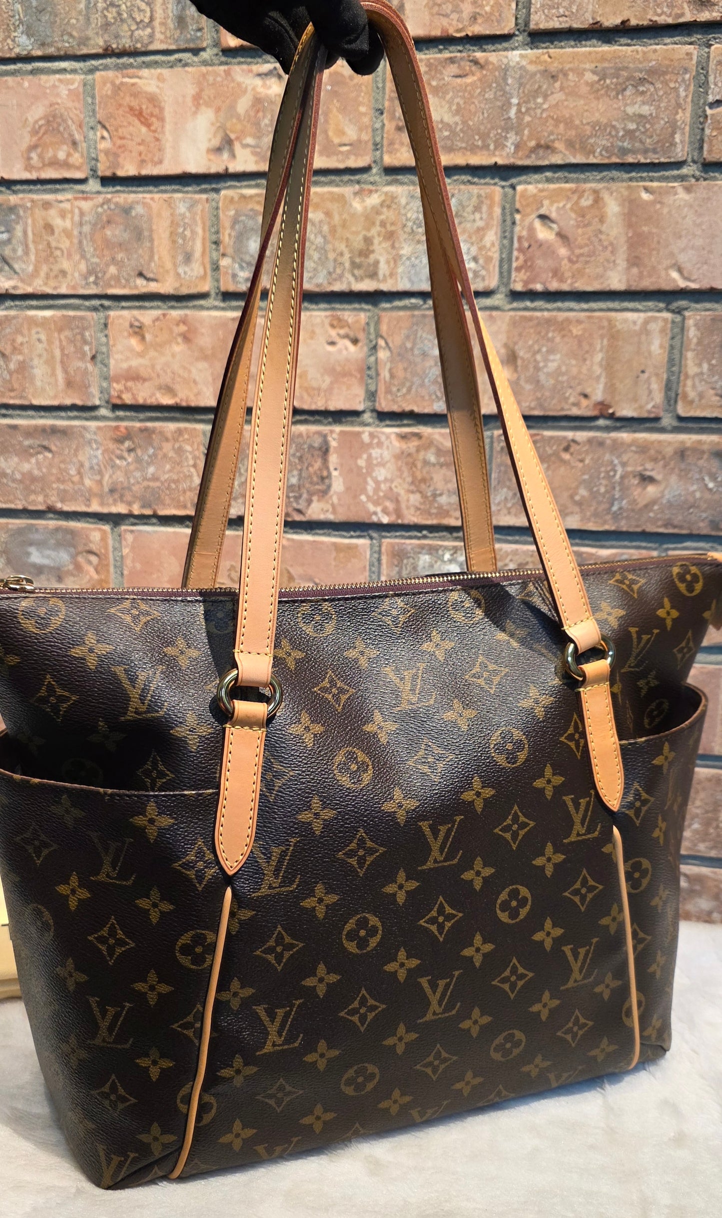 Authentic Louis Vuitton Totally MM Monogram