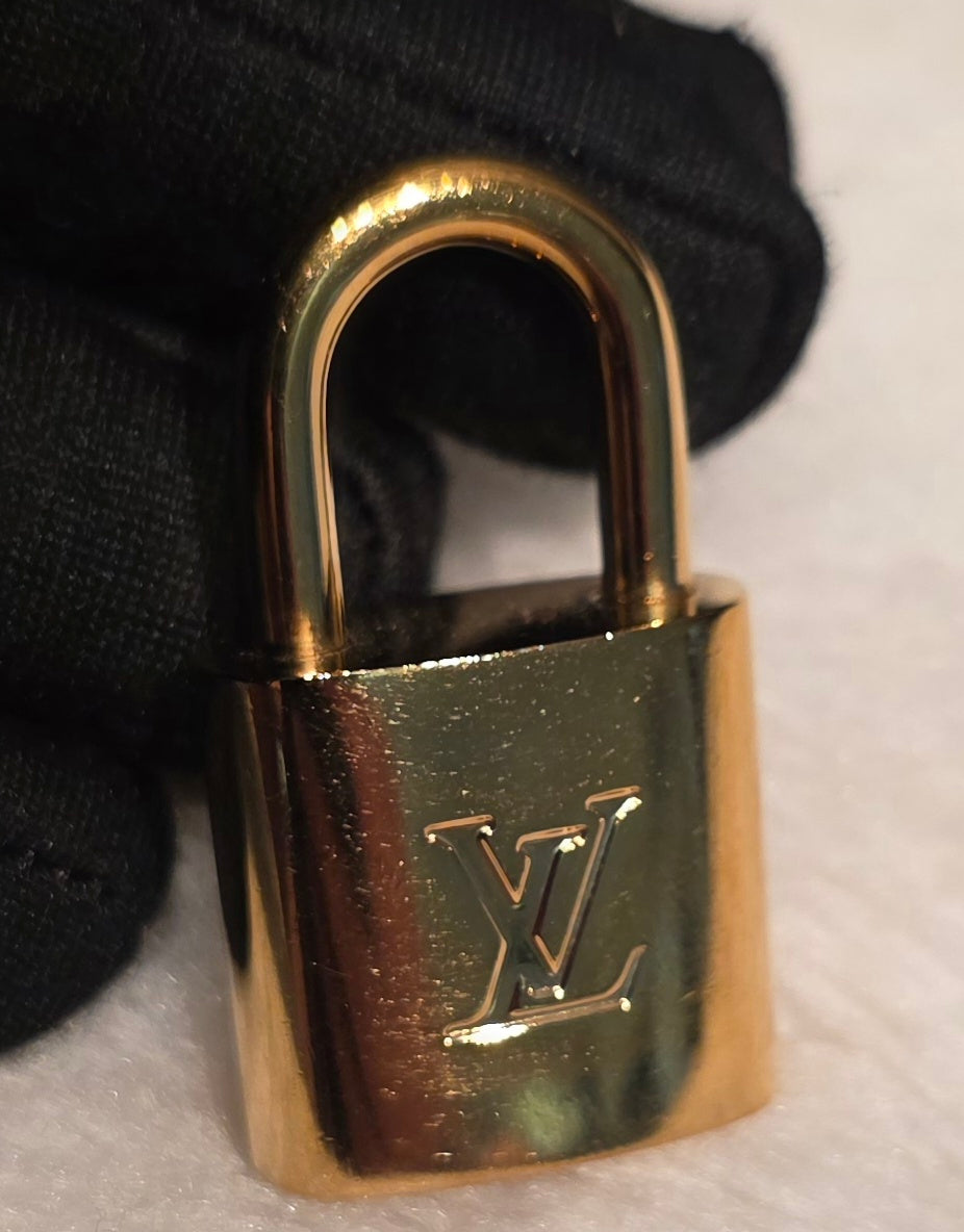 Authentic Louis Vuitton Neo Alma BB Empreinte Noir