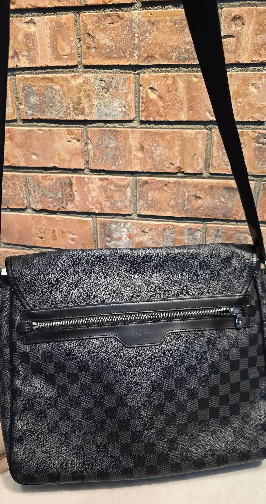 Authentic Louis Vuitton Daniel GM Damier Graphite