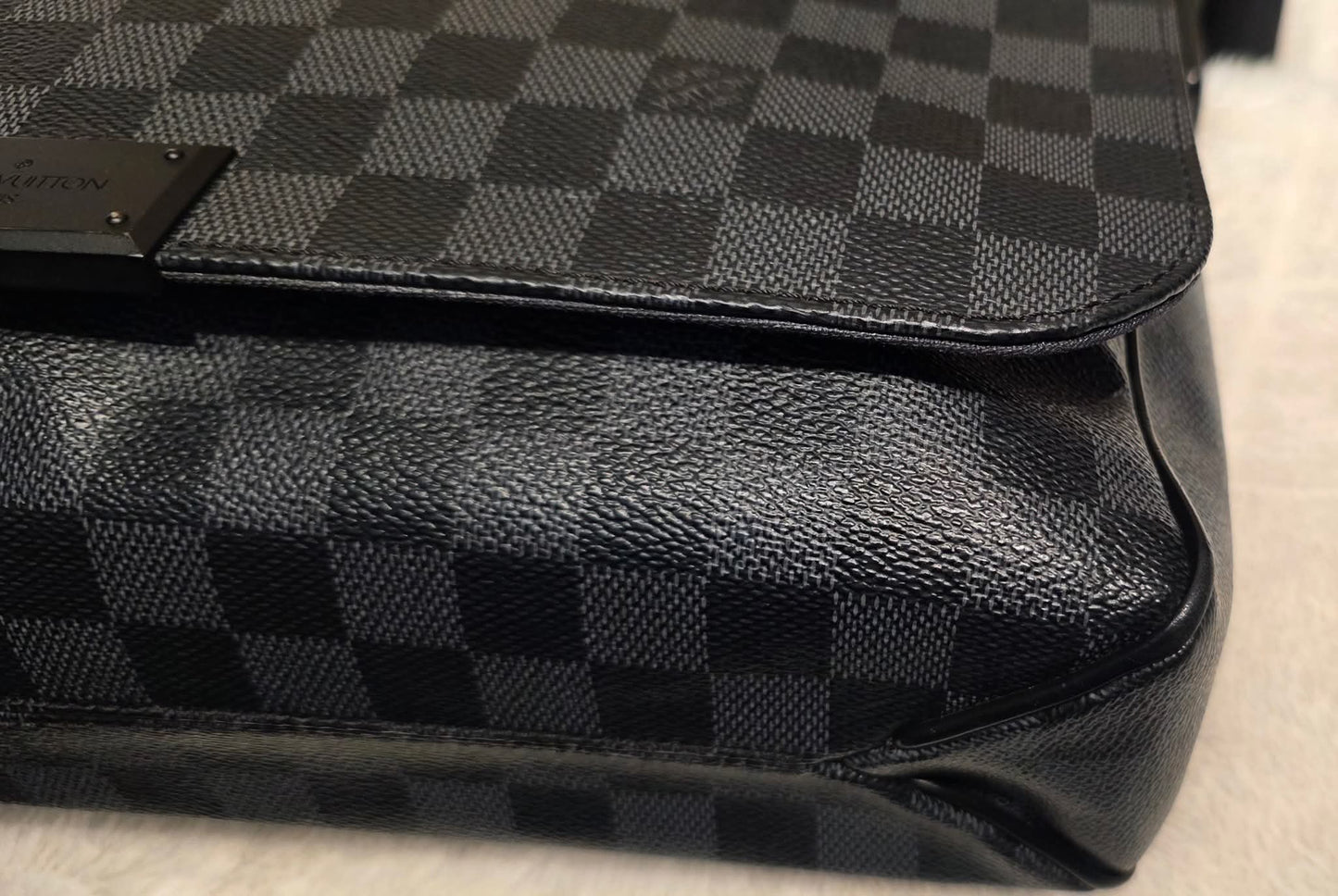 Authentic Louis Vuitton District MM