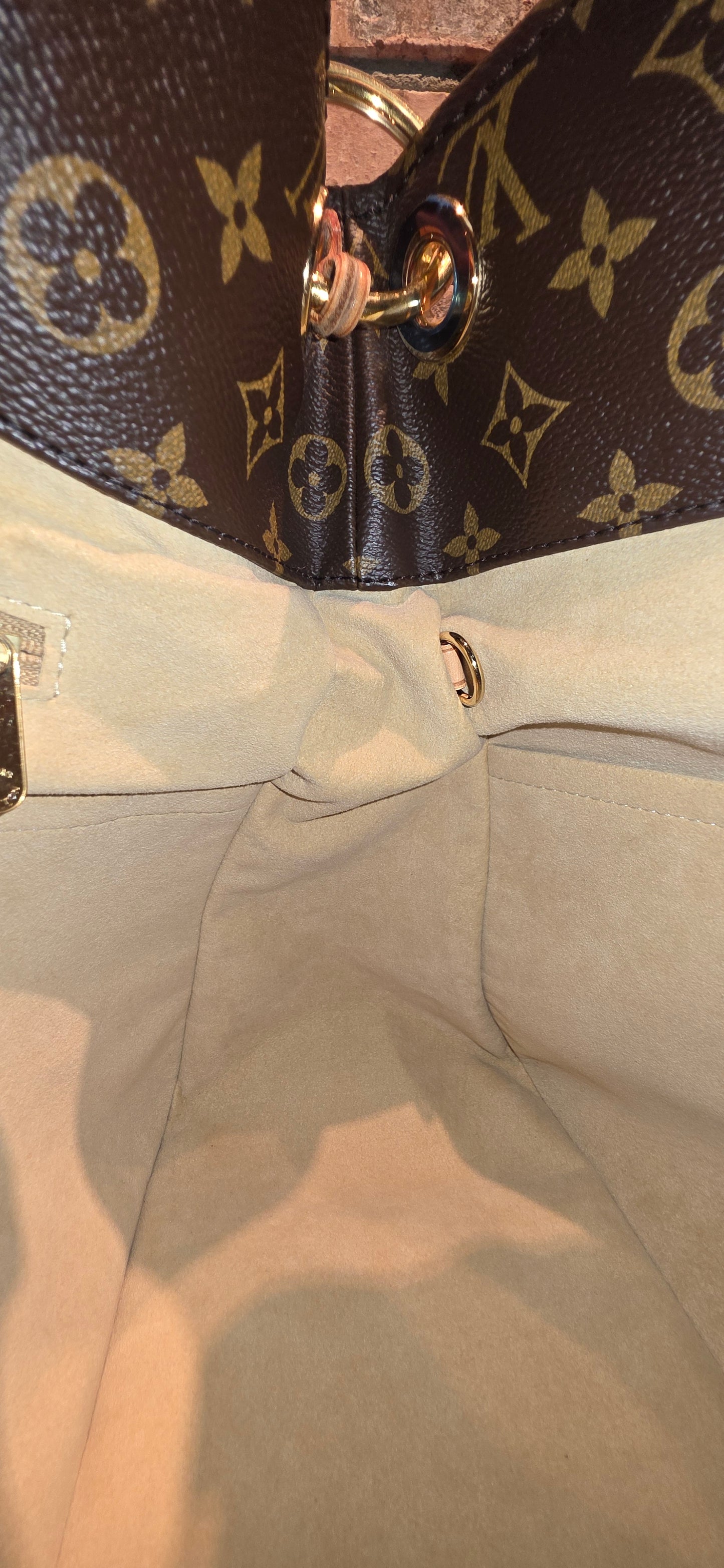 Authentic Louis Vuitton Artsy MM Monogram