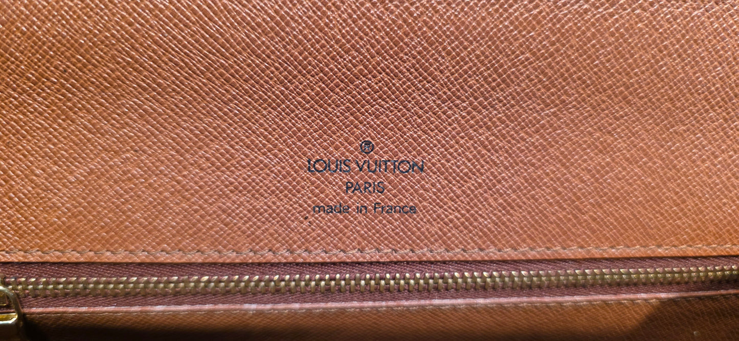 Authentic Louis Vuitton Monceau 26