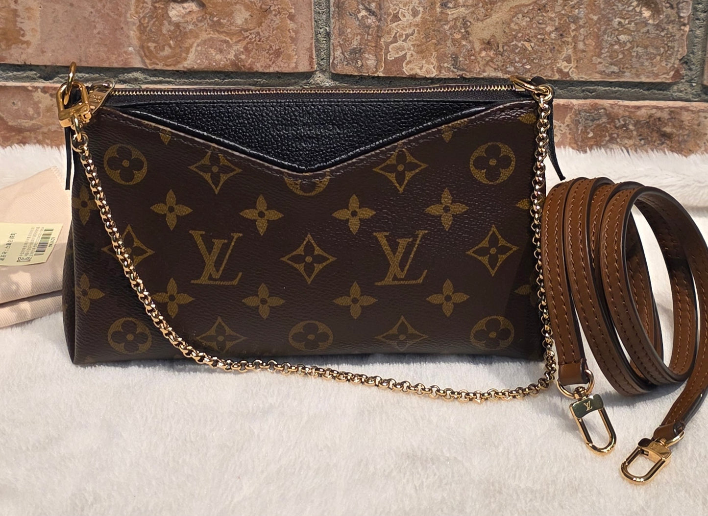 Authentic Louis Vuitton Pallas Clutch Noir