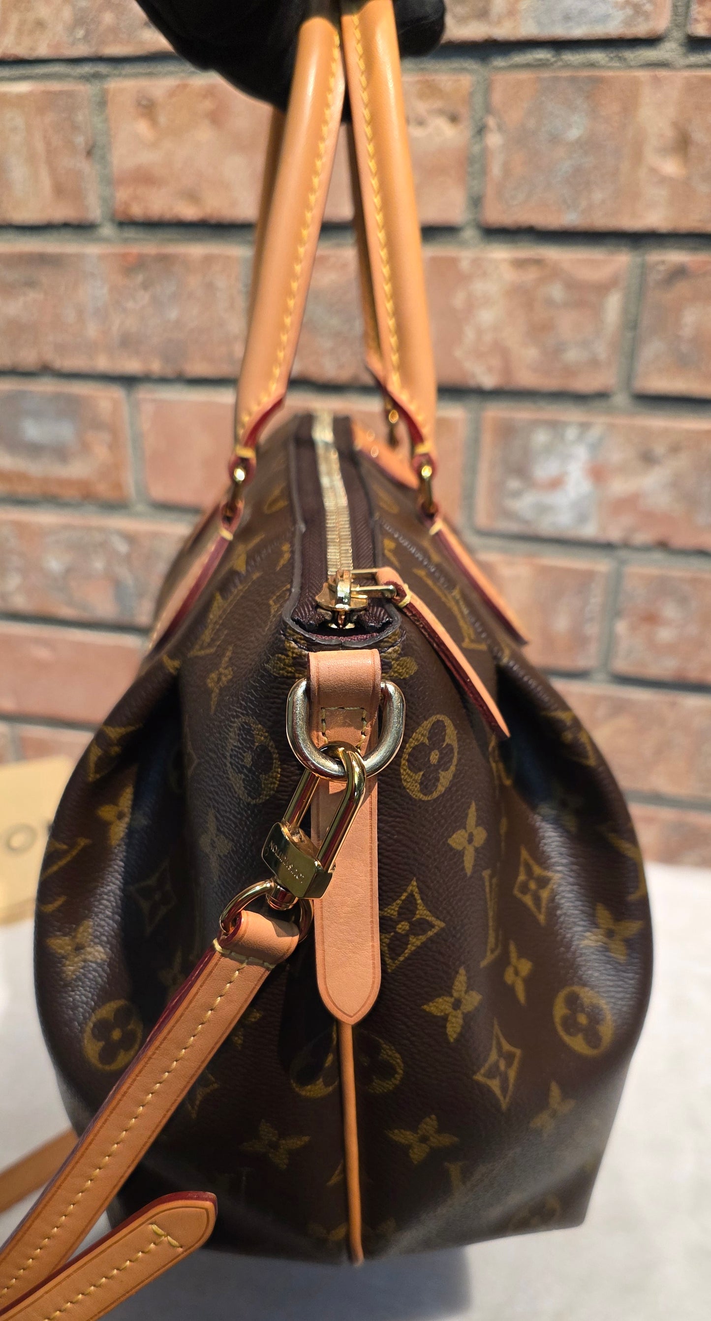 Authentic Louis Vuitton Turenne MM (SR2156)