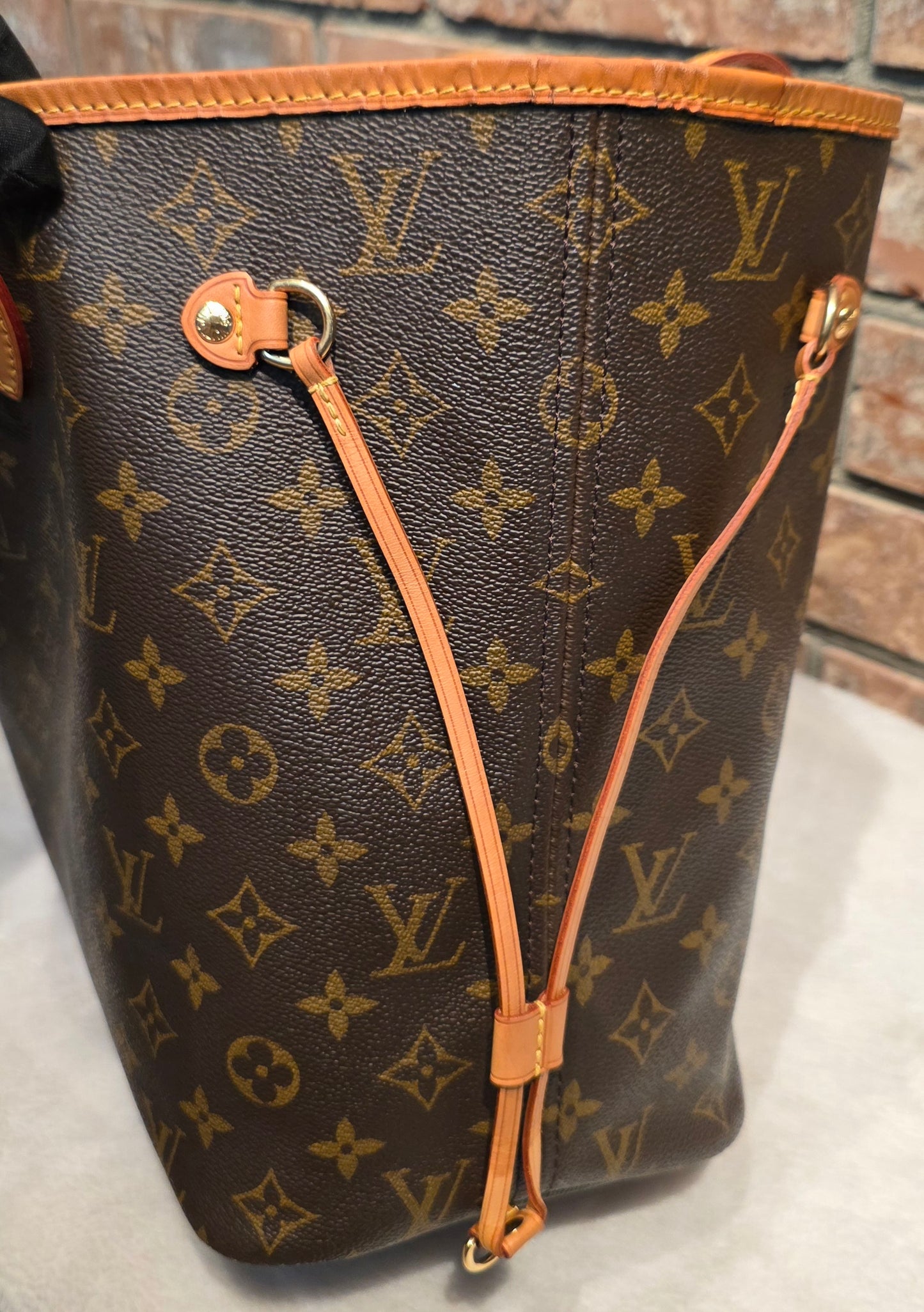 Authentic Louis Vuitton Neverfull MM Monogram