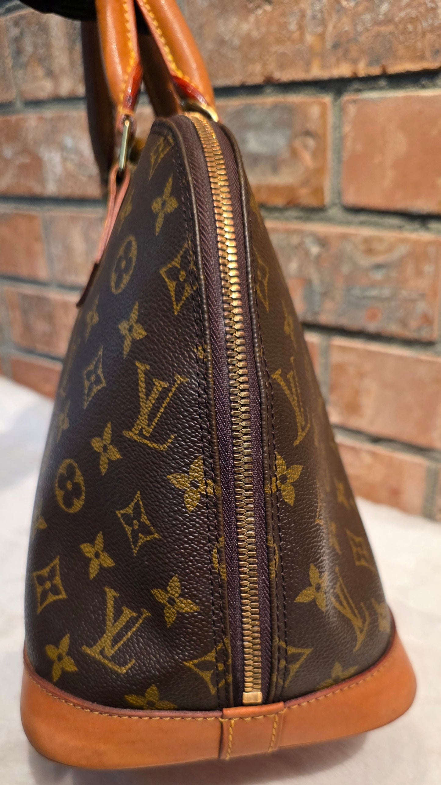 Authentic Louis Vuitton Alma PM Monogram