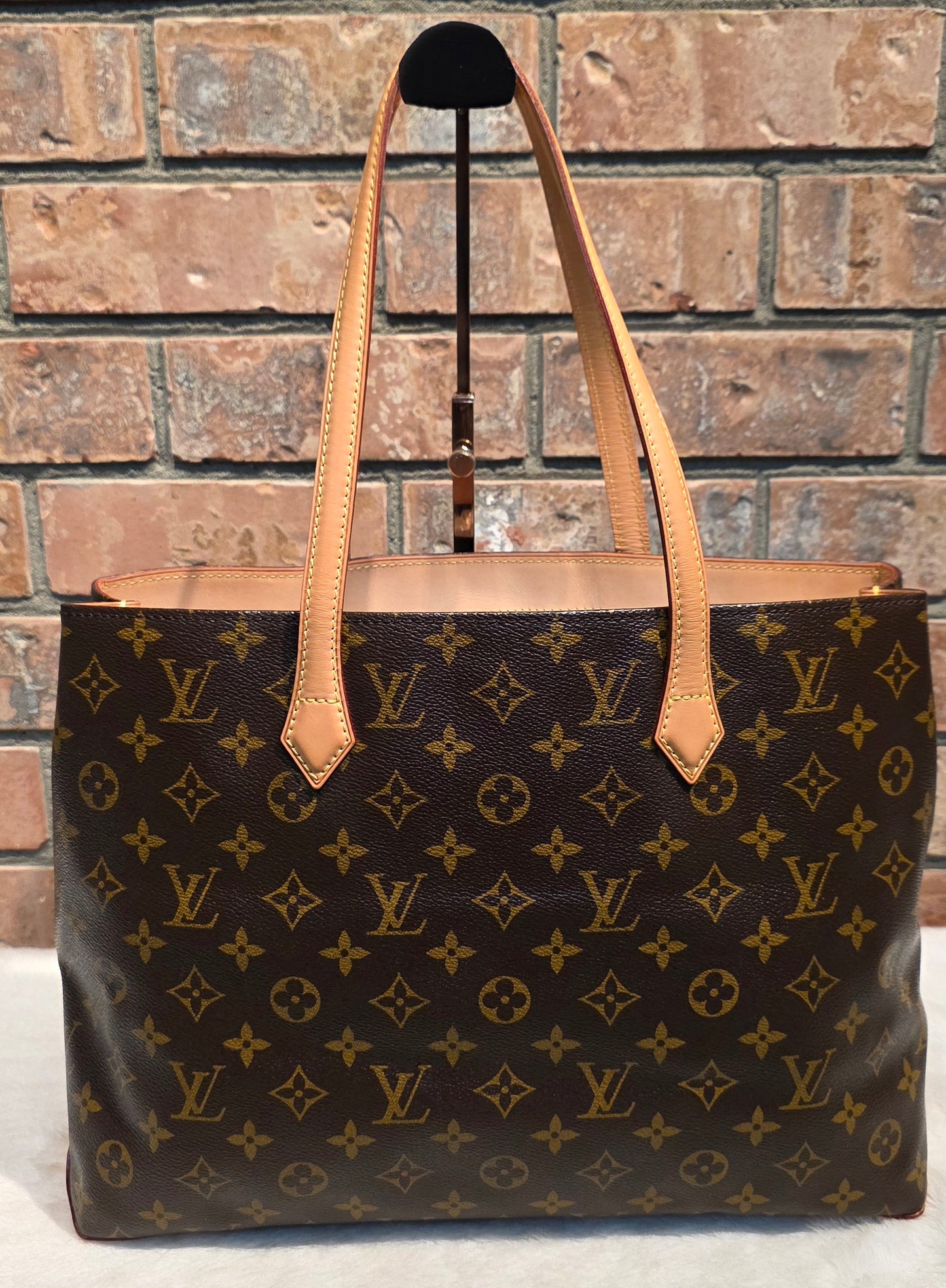 Authentic Louis Vuitton Wilshire MM Monogram