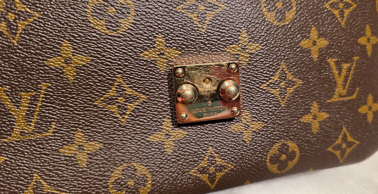 Authentic Louis Vuitton Pochette Metis Monogram