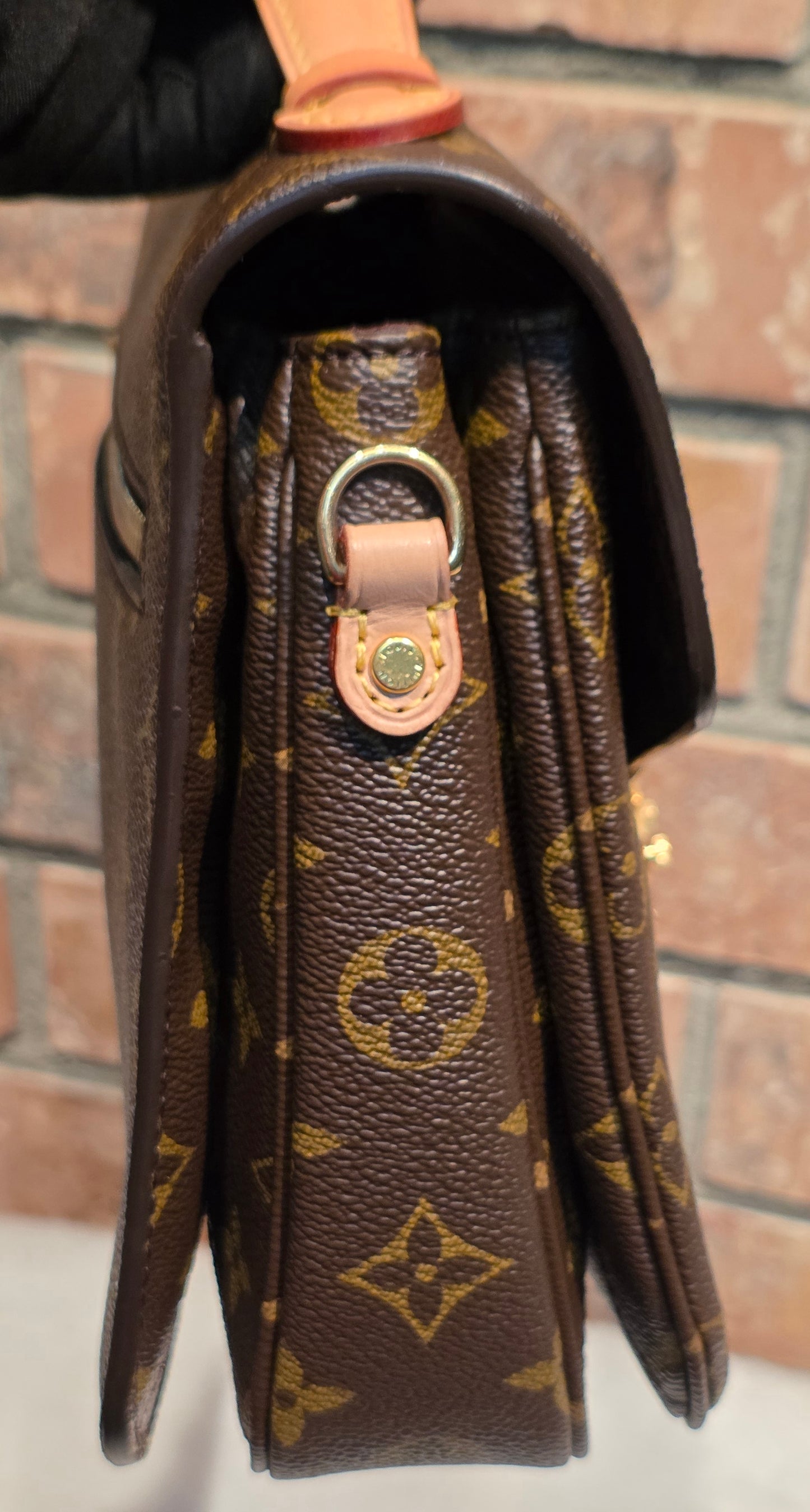 Authentic Louis Vuitton Pochette Metis Monogram