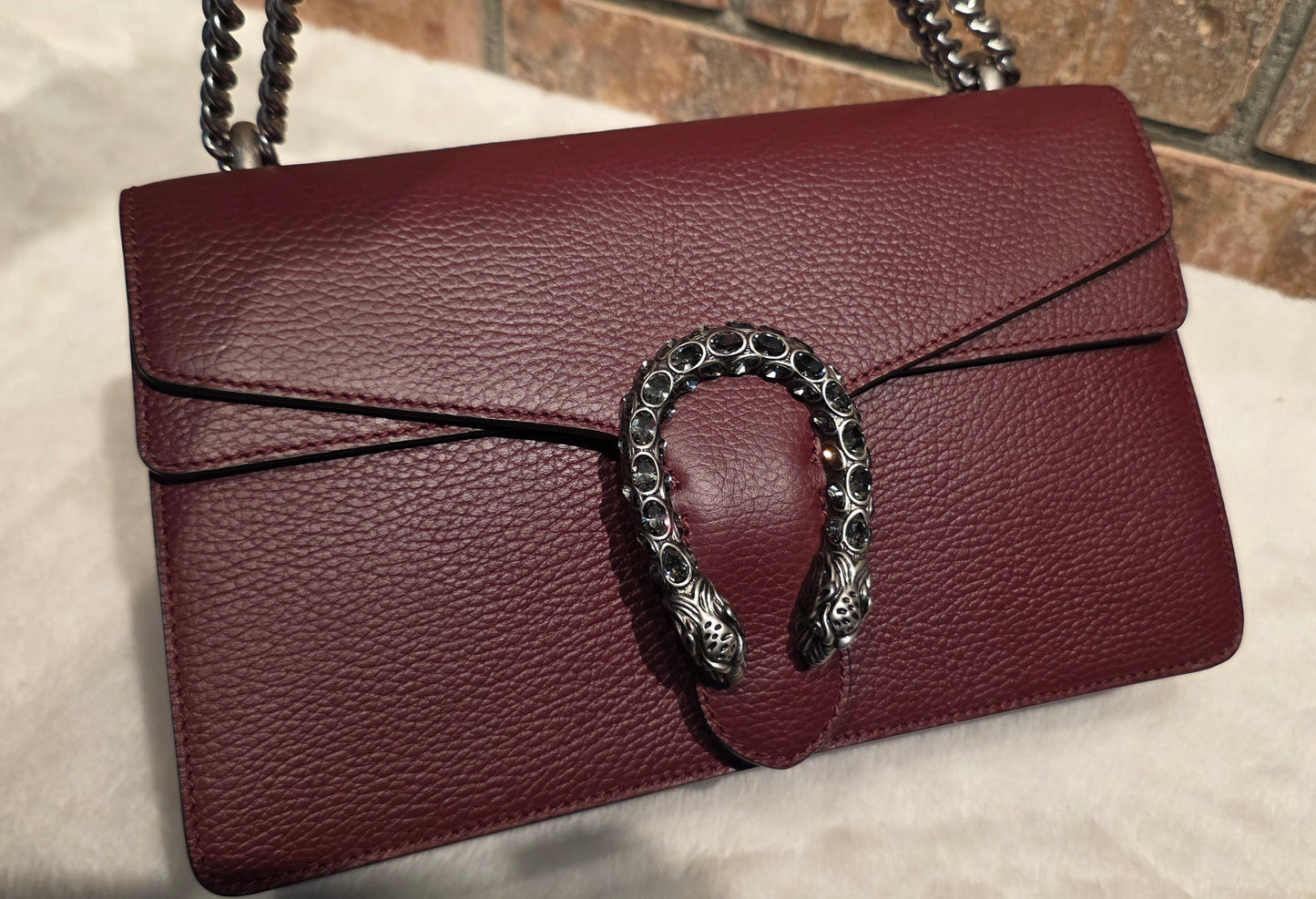 Authentic Gucci Dionysus Shoulder Bag in Burgundy
