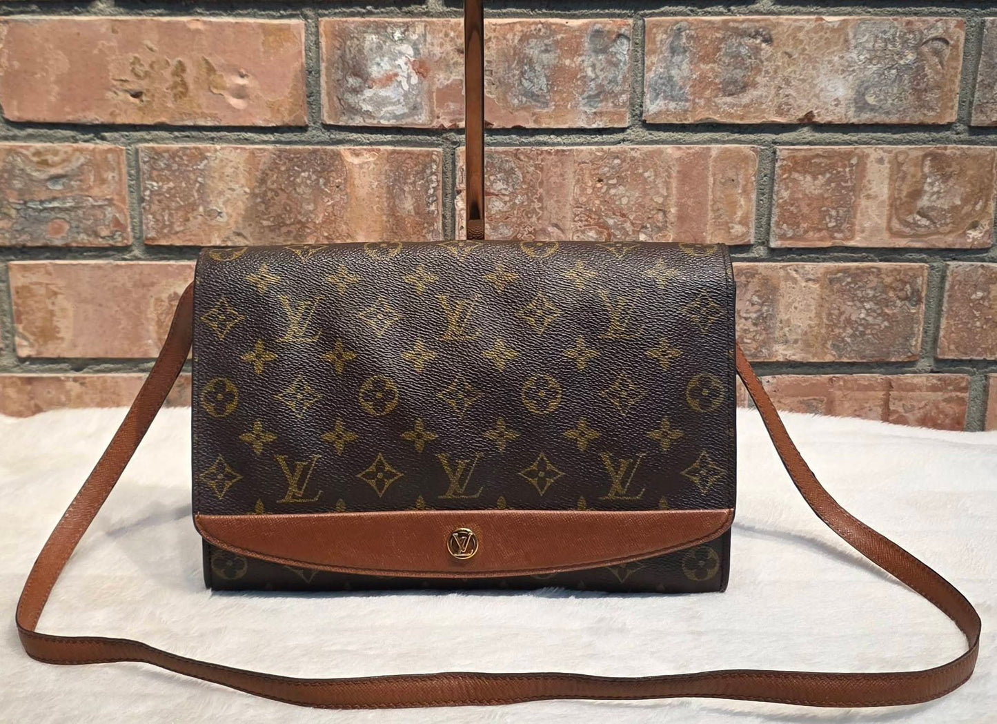 Authentic Louis Vuitton Pochette Bordeaux