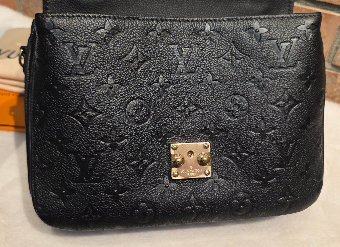 Authentic Louis Vuitton Pochette Metis Empreinte Noir