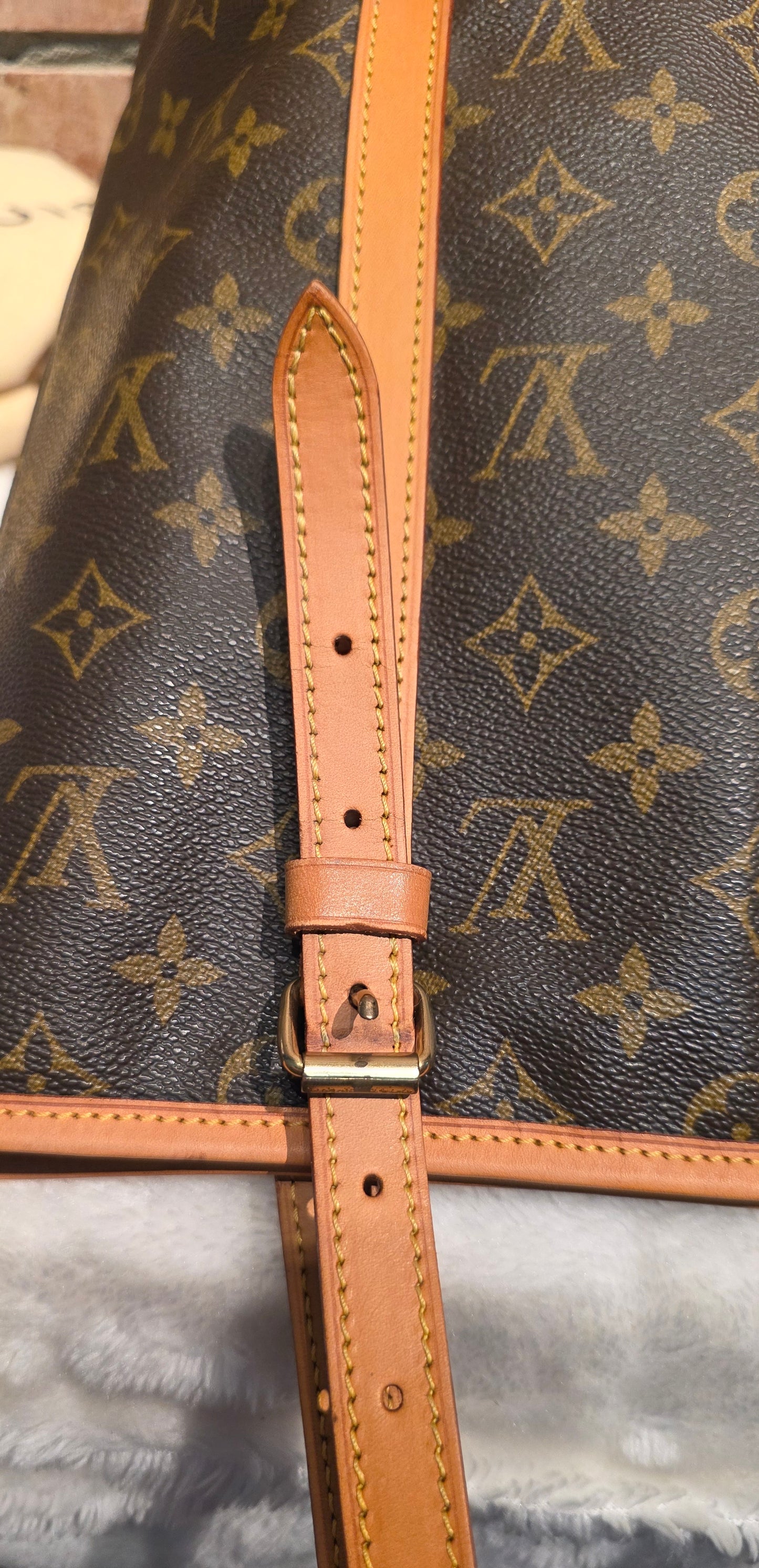 Authentic Louis Vuitton Bucket GM with Pouch