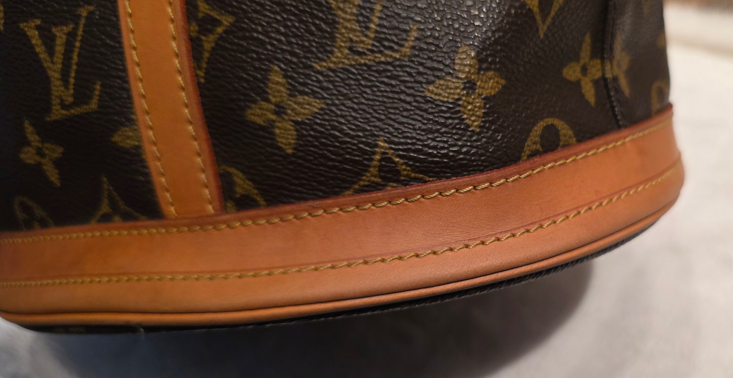 Authentic Louis Vuitton Bucket GM with Pouch