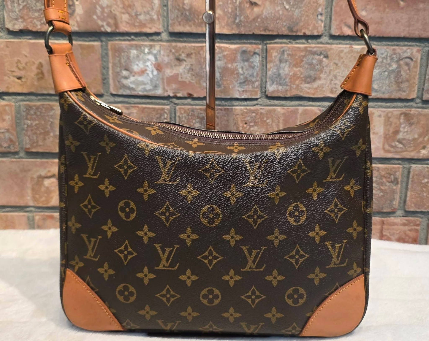 Authentic Louis Vuitton Boulogne 30