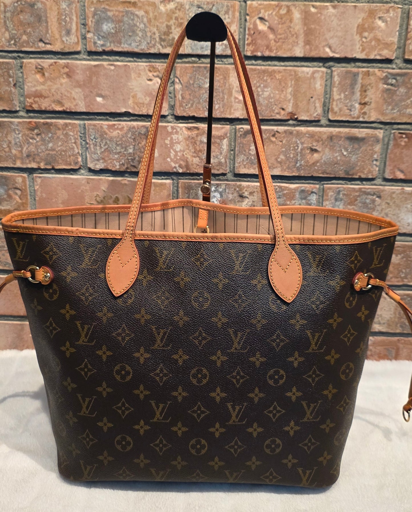 Authentic Louis Vuitton Neverfull MM Monogram