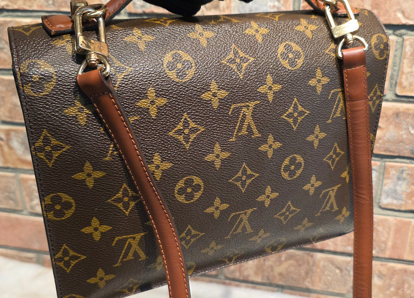 Authentic Louis Vuitton Monceau 26
