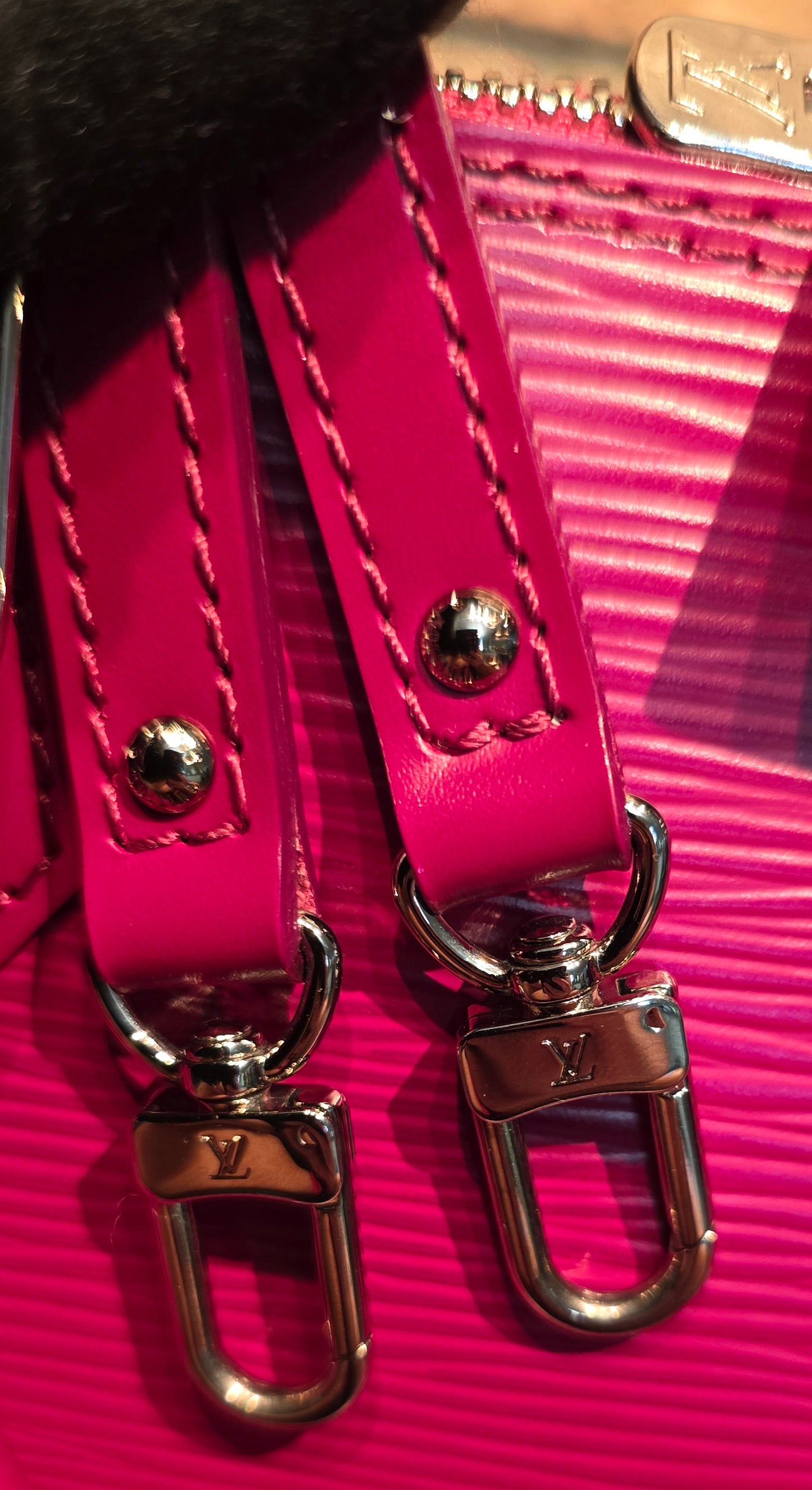 Authentic Louis Vuitton Alma BB Epi Leather in Fuchsia