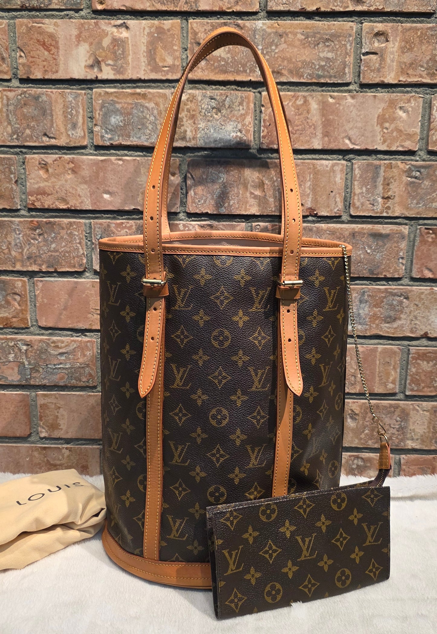 Authentic Louis Vuitton Bucket GM with Pouch