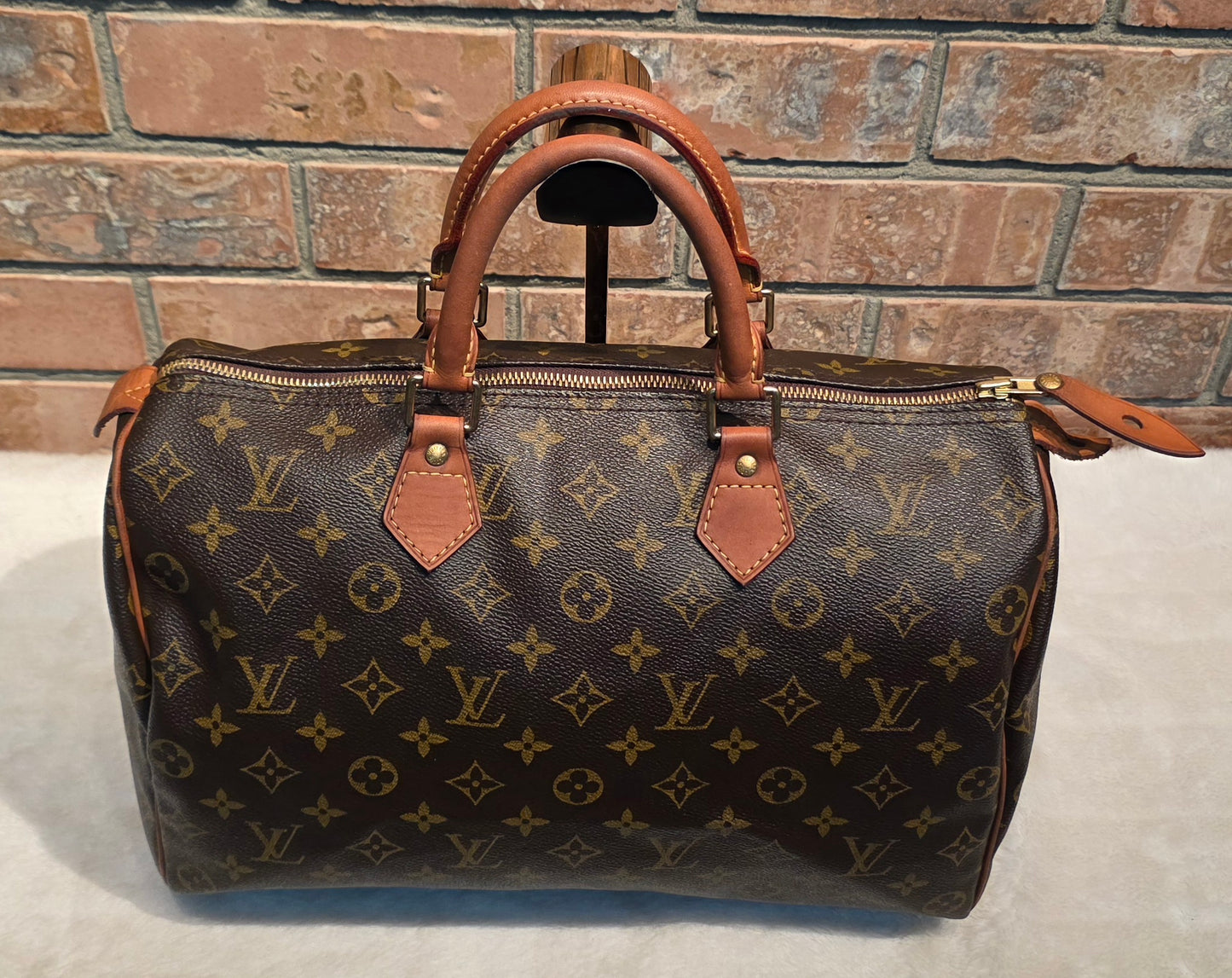 Authentic Louis Vuitton Speedy 35 Monogram