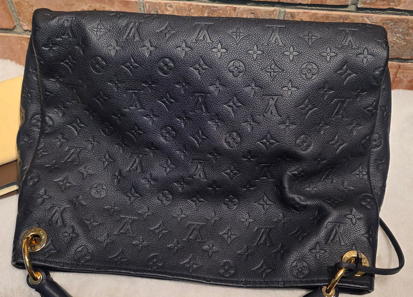 Authentic Louis Vuitton Artsy MM Empreinte Infini