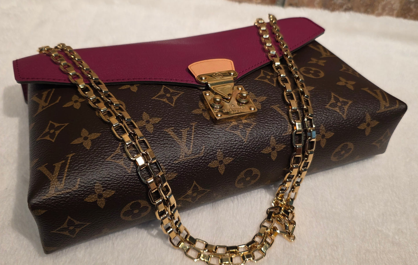 Authentic Louis Vuitton Pallas Chain in Aurore