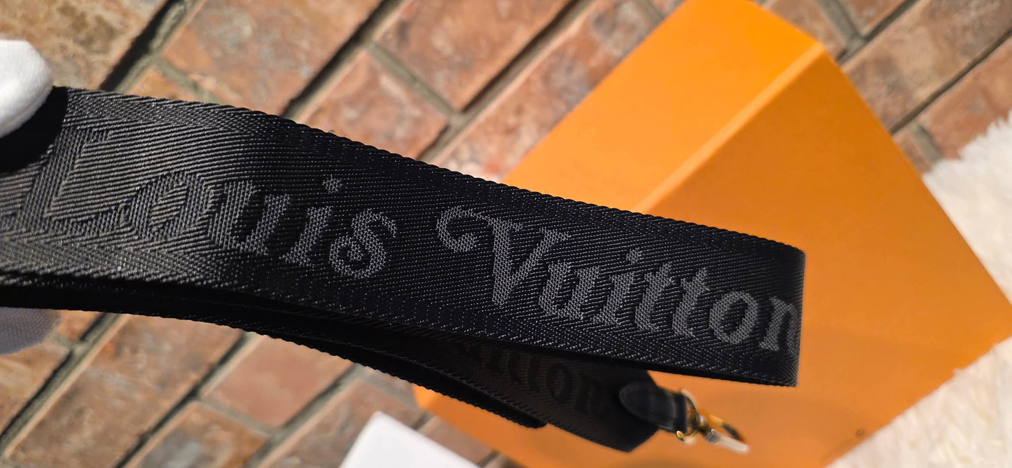 Authentic Louis Vuitton New Wave Multipochette Noir