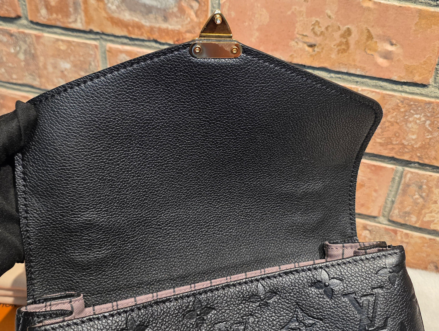 Authentic Louis Vuitton Pochette Metis Empreinte Noir