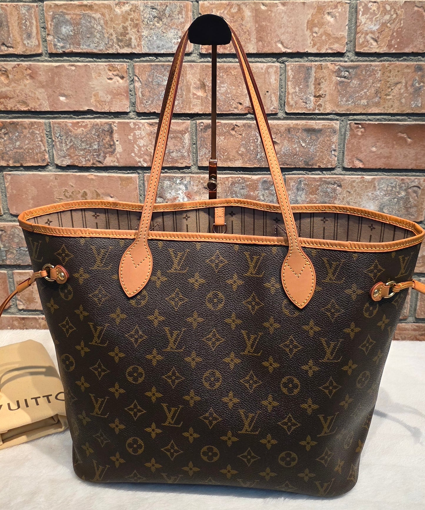 Authentic Louis Vuitton Neverfull MM Monogram