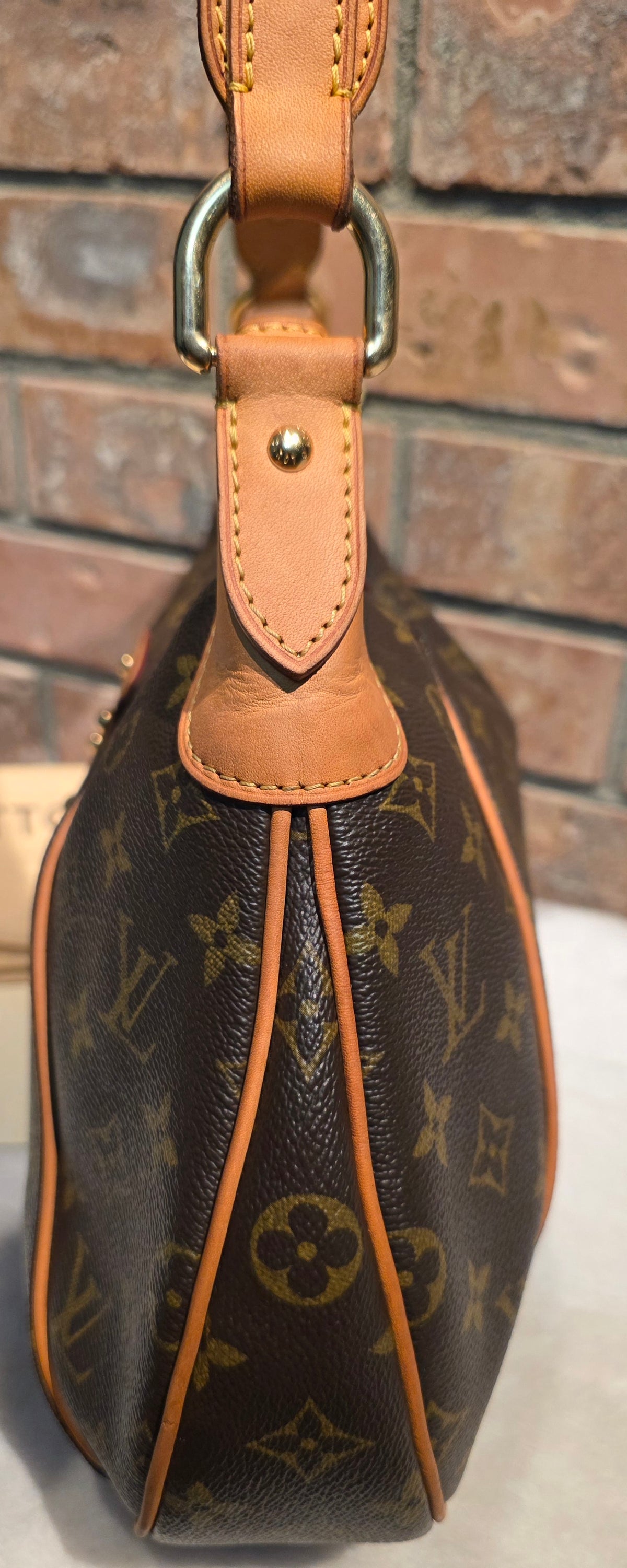 Authentic Louis Vuitton Thames GM Monogram