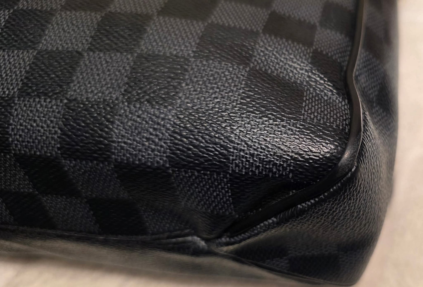 Authentic Louis Vuitton District MM