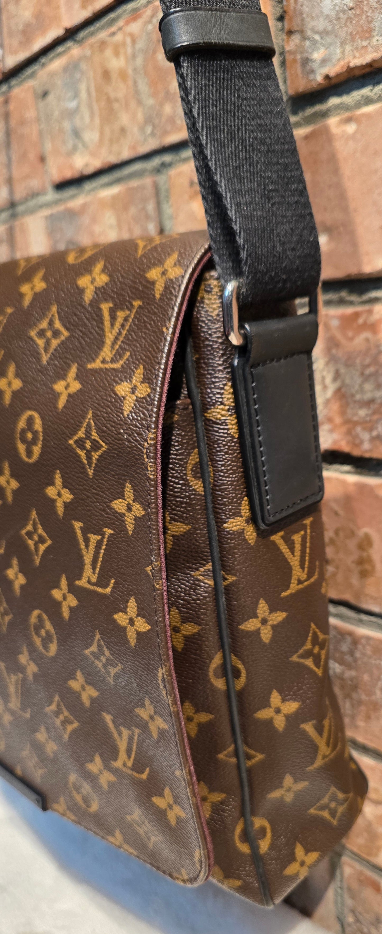 Authentic Louis Vuitton Monogram Macassar District MM
