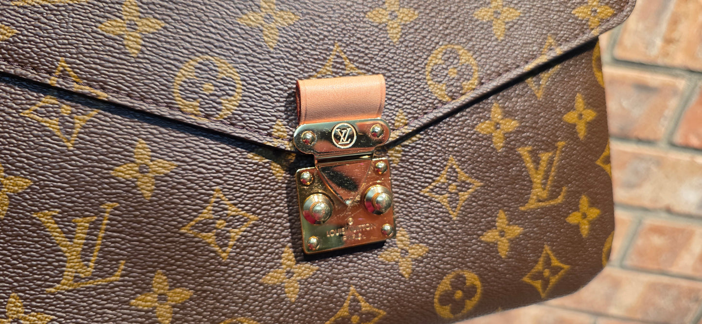 Authentic Louis Vuitton Pochette Metis Monogram